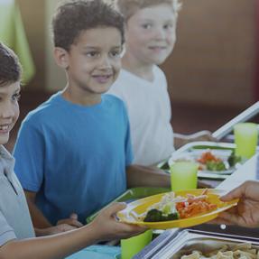 service enfants assiette légumes 